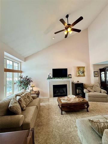 7586 Paradise Drive, Grand Blanc, MI 48439