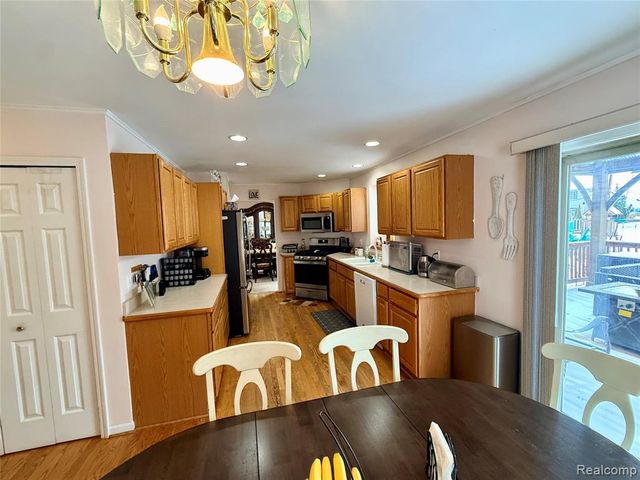 7586 Paradise Drive, Grand Blanc, MI 48439