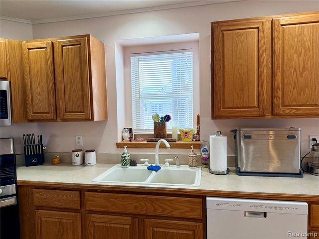 7586 Paradise Drive, Grand Blanc, MI 48439