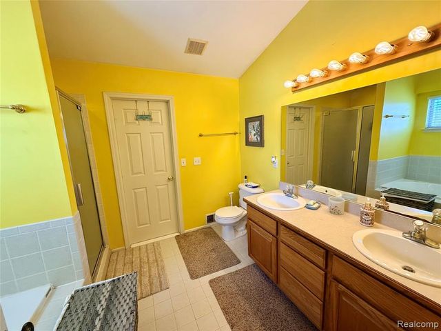 7586 Paradise Drive, Grand Blanc, MI 48439