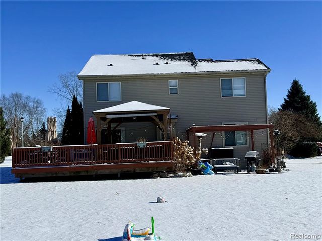 7586 Paradise Drive, Grand Blanc, MI 48439