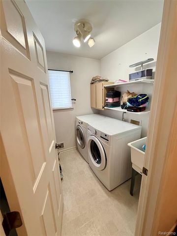 7586 Paradise Drive, Grand Blanc, MI 48439