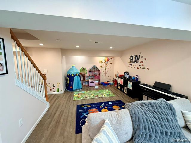 7586 Paradise Drive, Grand Blanc, MI 48439