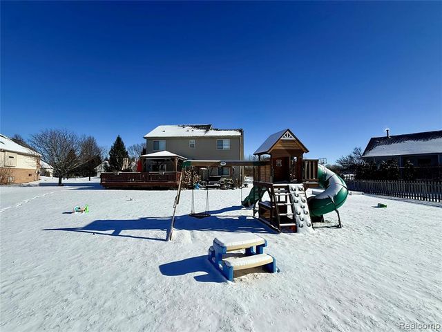 7586 Paradise Drive, Grand Blanc, MI 48439