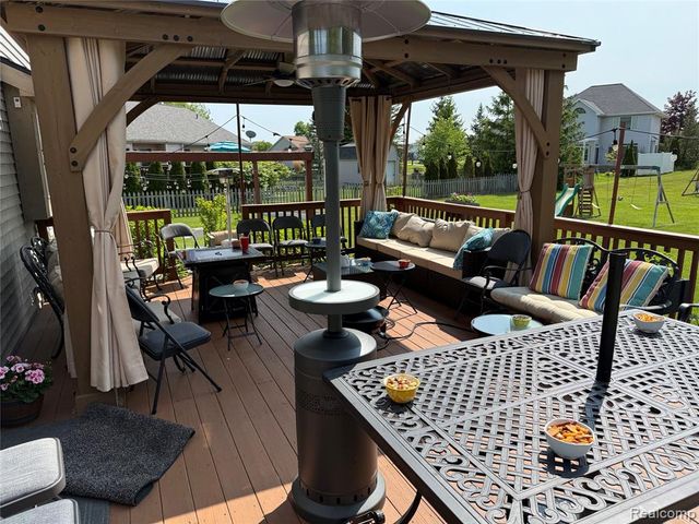 7586 Paradise Drive, Grand Blanc, MI 48439