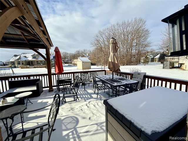 7586 Paradise Drive, Grand Blanc, MI 48439