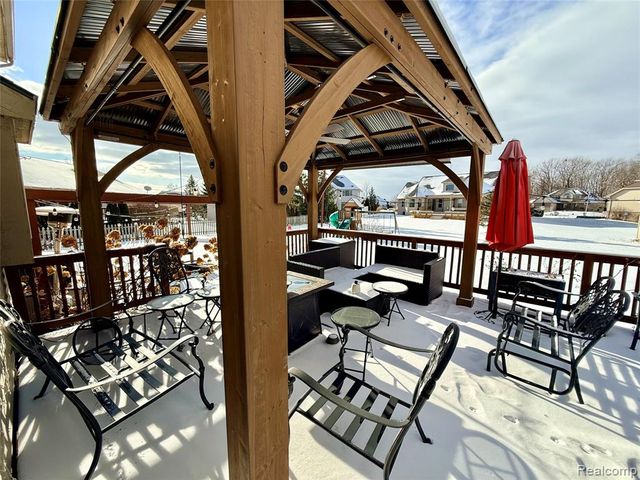 7586 Paradise Drive, Grand Blanc, MI 48439