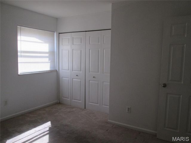 1210 Wicklow Road L, Ballwin, MO 63021