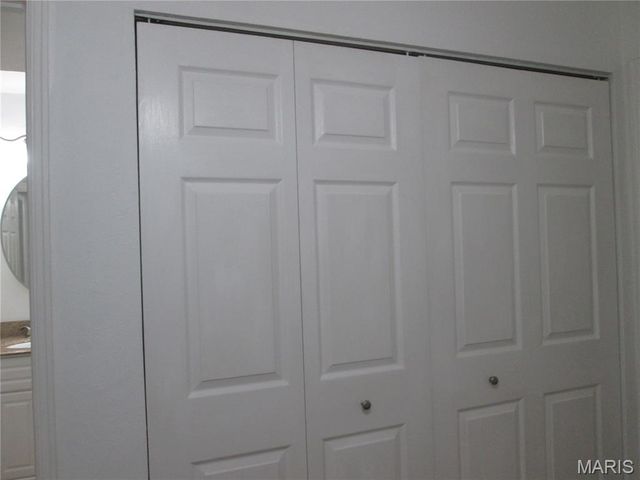 1210 Wicklow Road L, Ballwin, MO 63021