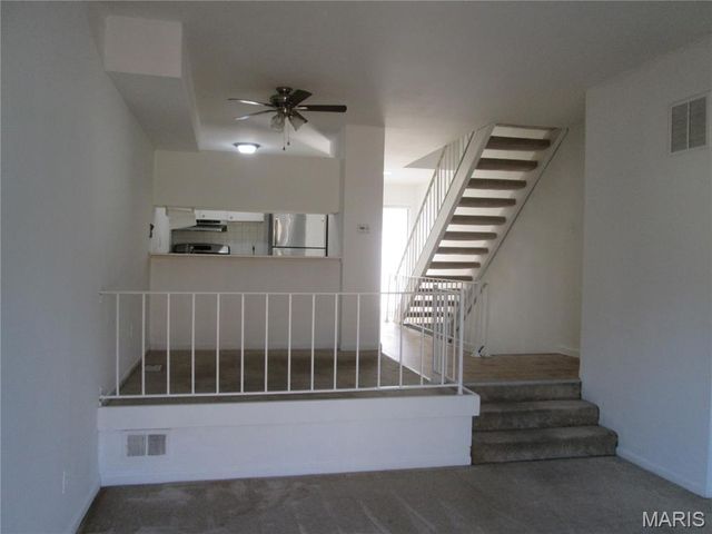 1210 Wicklow Road L, Ballwin, MO 63021