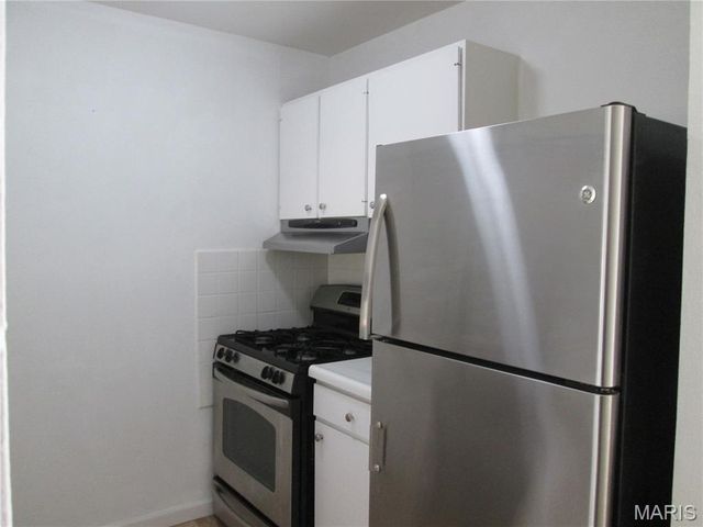 1210 Wicklow Road L, Ballwin, MO 63021