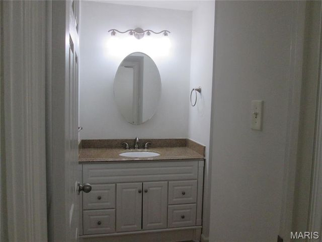 1210 Wicklow Road L, Ballwin, MO 63021