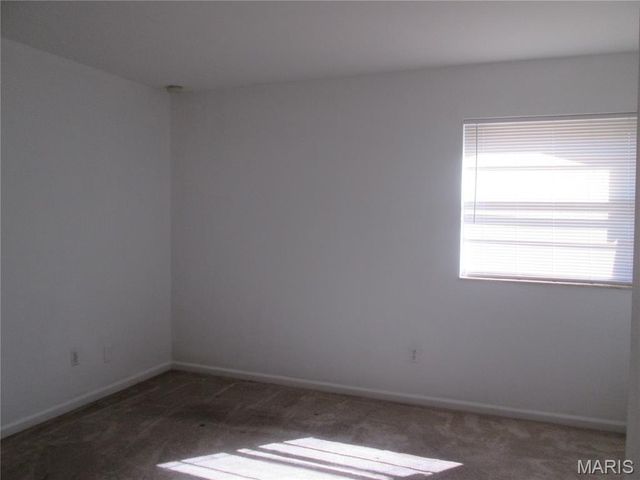 1210 Wicklow Road L, Ballwin, MO 63021