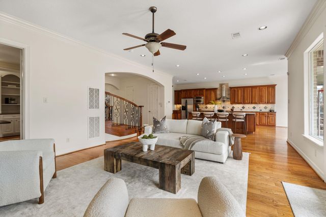 5103 Chestnut Street, Bellaire, TX 77401