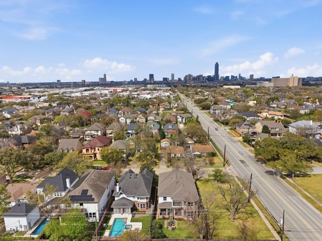 5103 Chestnut Street, Bellaire, TX 77401