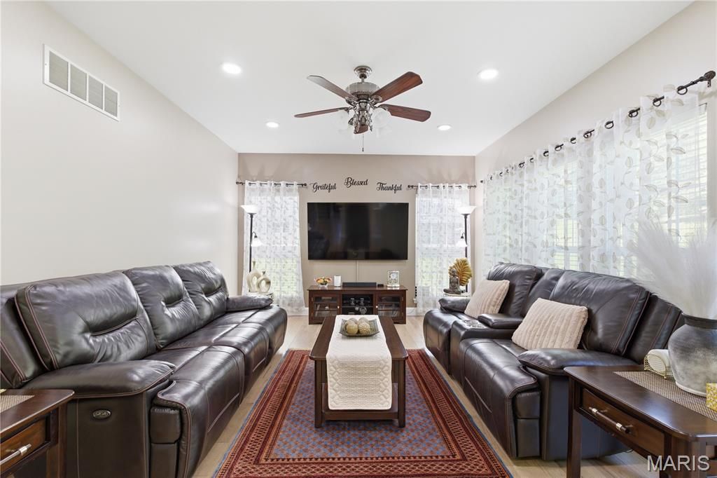 Image 18 of property listing at 307 Calliope Place, Chesterfield, MO 63017
