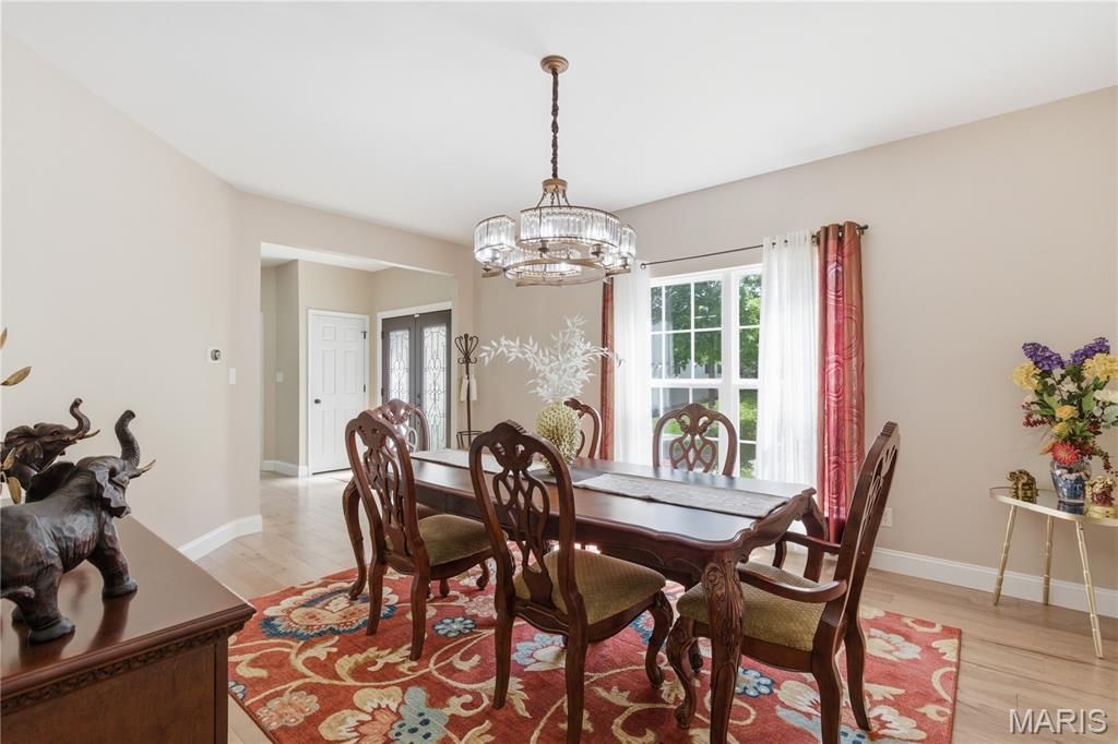 Image 7 of property listing at 307 Calliope Place, Chesterfield, MO 63017