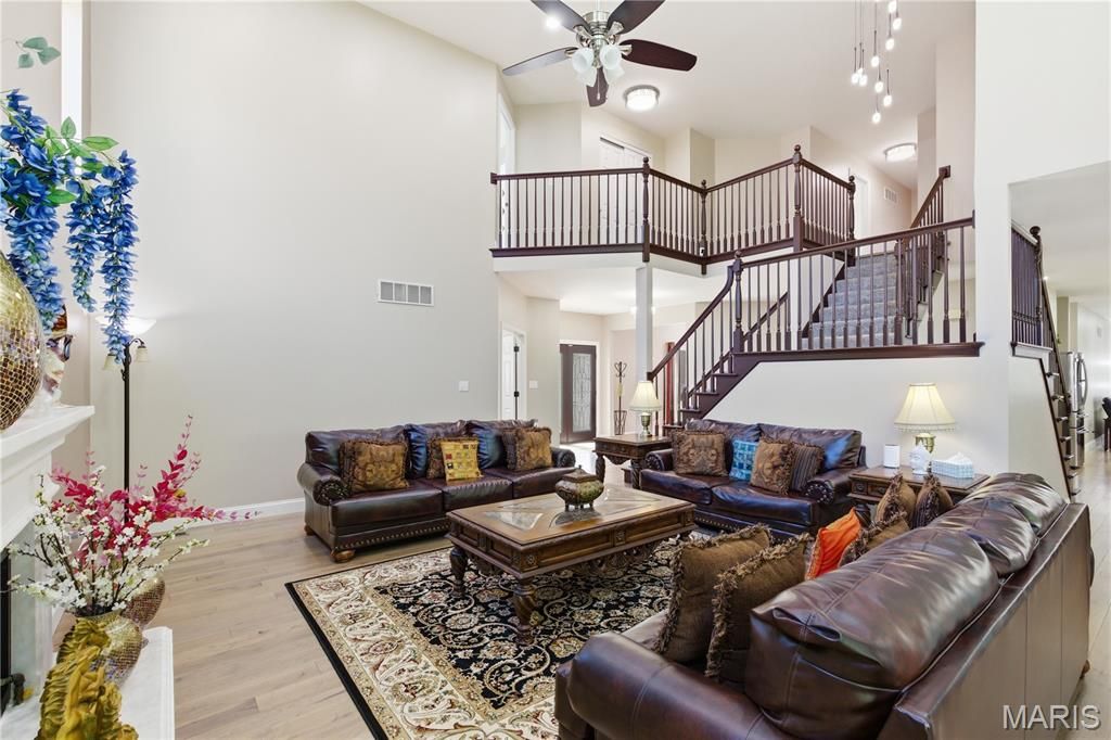 Image 10 of property listing at 307 Calliope Place, Chesterfield, MO 63017