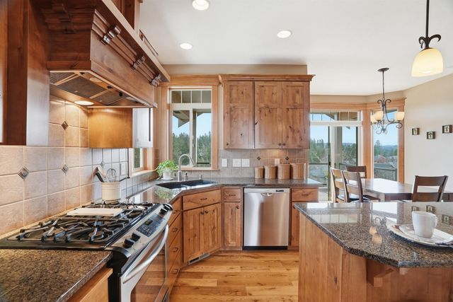 1608 N Rim View St, Spokane, WA 99224