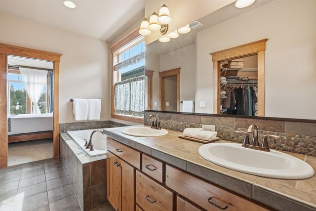 1608 N Rim View St, Spokane, WA 99224