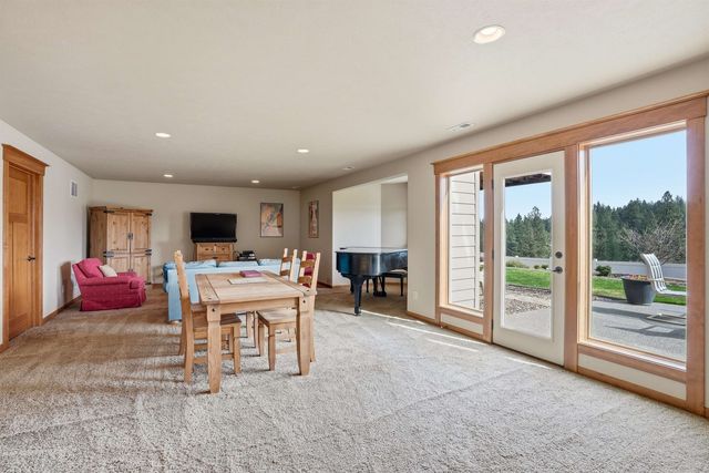 1608 N Rim View St, Spokane, WA 99224