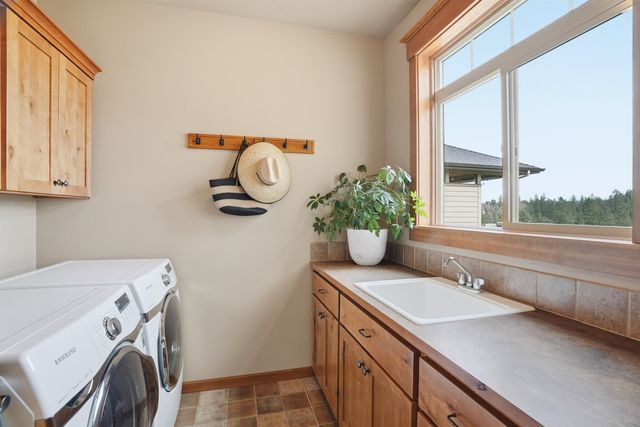 1608 N Rim View St, Spokane, WA 99224