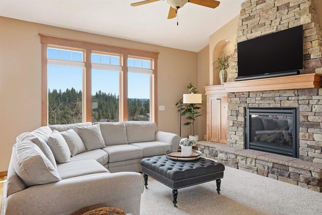 1608 N Rim View St, Spokane, WA 99224