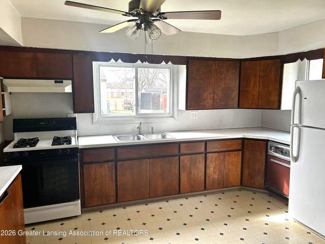 123 N Deerfield Avenue, Lansing, MI 48917