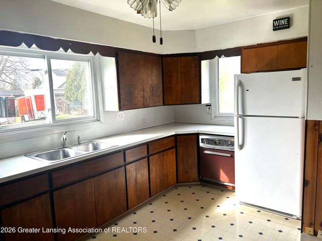 123 N Deerfield Avenue, Lansing, MI 48917