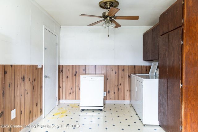 123 N Deerfield Avenue, Lansing, MI 48917