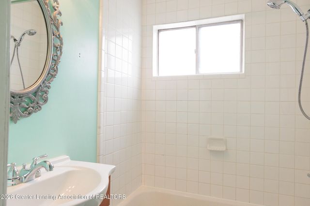 123 N Deerfield Avenue, Lansing, MI 48917