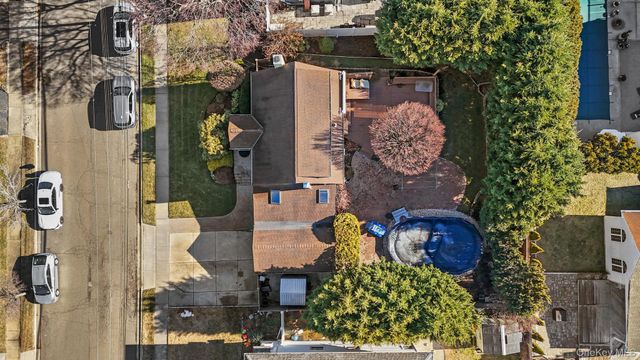 264 N Delaware Avenue, Massapequa, NY 11758