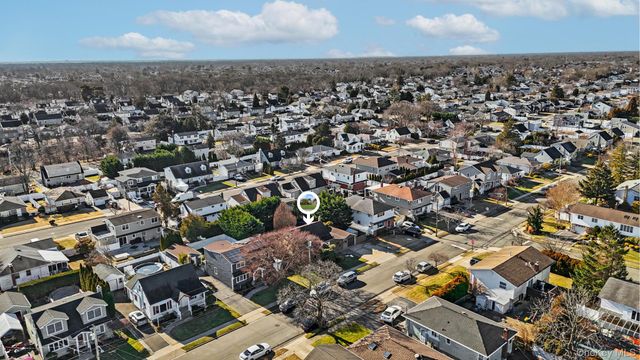 264 N Delaware Avenue, Massapequa, NY 11758