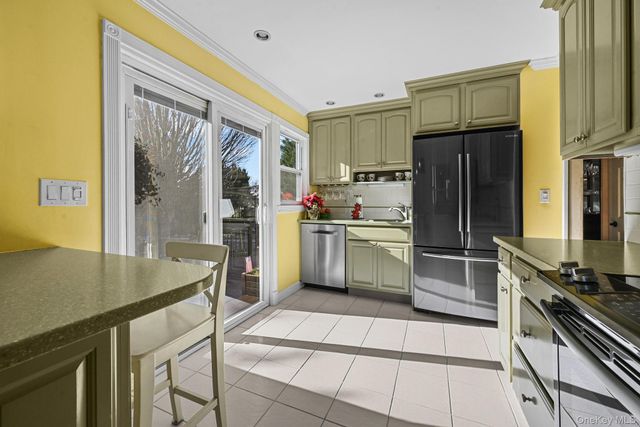 264 N Delaware Avenue, Massapequa, NY 11758