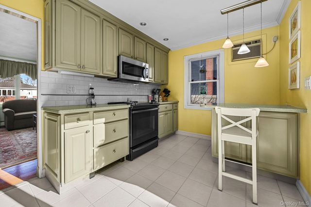 264 N Delaware Avenue, Massapequa, NY 11758