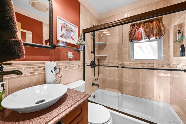 264 N Delaware Avenue, Massapequa, NY 11758