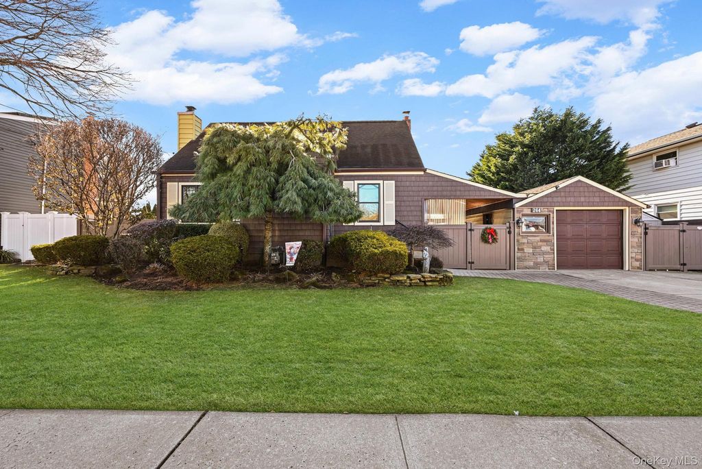 264 N Delaware Avenue, Massapequa, NY 11758