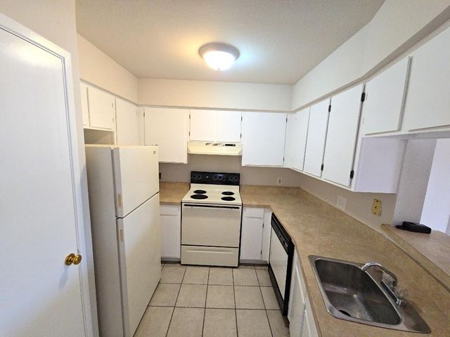 2626 Holly Hall Street 1014, Houston, TX 77054