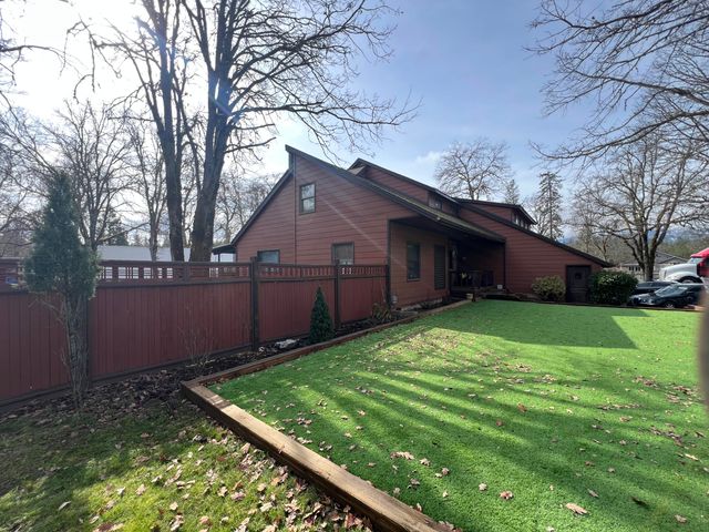 255 Barker Drive, Merlin, OR 97532