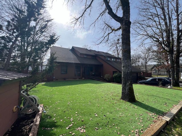 255 Barker Drive, Merlin, OR 97532