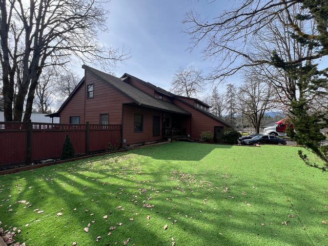 255 Barker Drive, Merlin, OR 97532