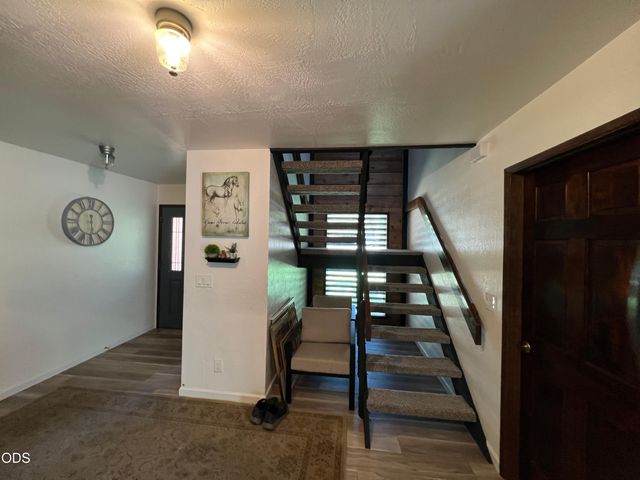 255 Barker Drive, Merlin, OR 97532