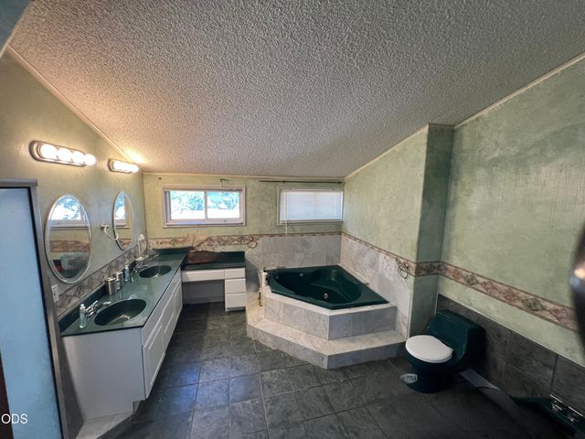 255 Barker Drive, Merlin, OR 97532