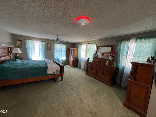 255 Barker Drive, Merlin, OR 97532
