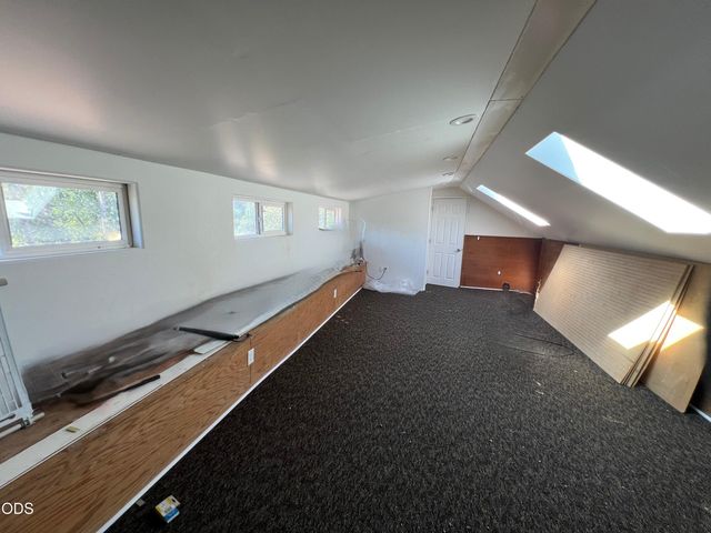 255 Barker Drive, Merlin, OR 97532