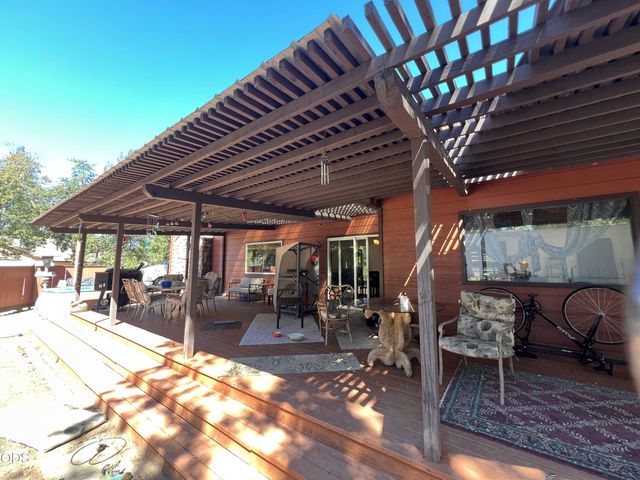 255 Barker Drive, Merlin, OR 97532
