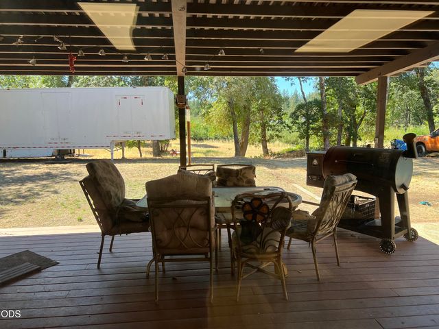 255 Barker Drive, Merlin, OR 97532