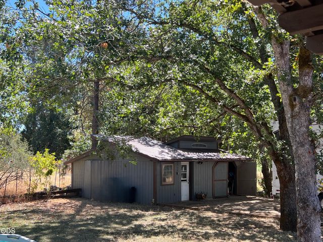 255 Barker Drive, Merlin, OR 97532