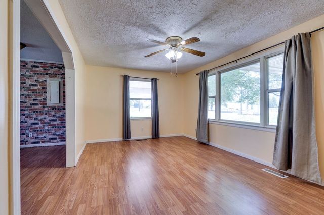 932 Coconut Ridge Rd, Smithville, TN 37166