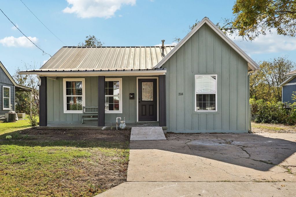 314 Greenwood Street, Terrell, TX 75160